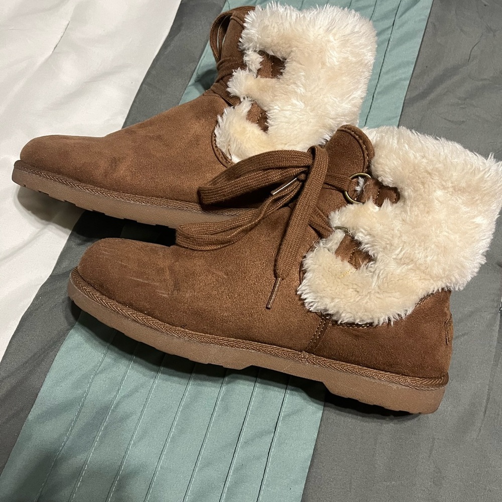 Cozy Brown Fur-Lined Women's Boots